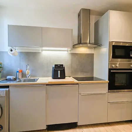 Apartamento Bright Near The